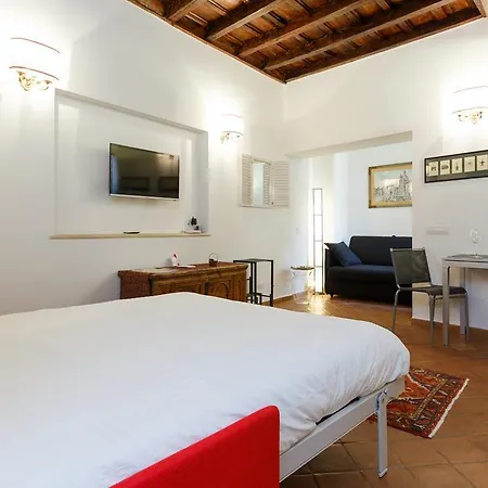 Navona, Old Rome Lodge-2